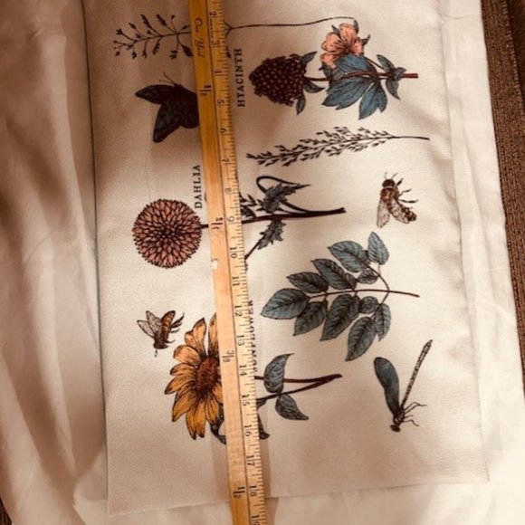 PILLOW COVER - Picture 3 of 4